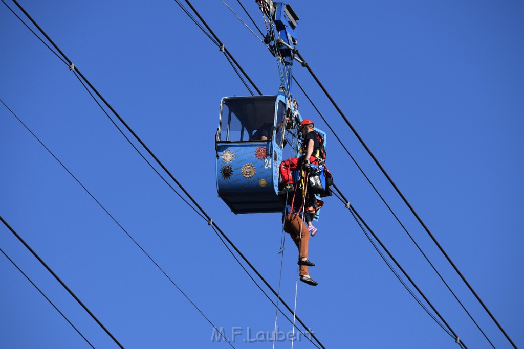 Koelner Seilbahn Gondel blieb haengen Koeln Linksrheinisch P434.JPG - Miklos Laubert